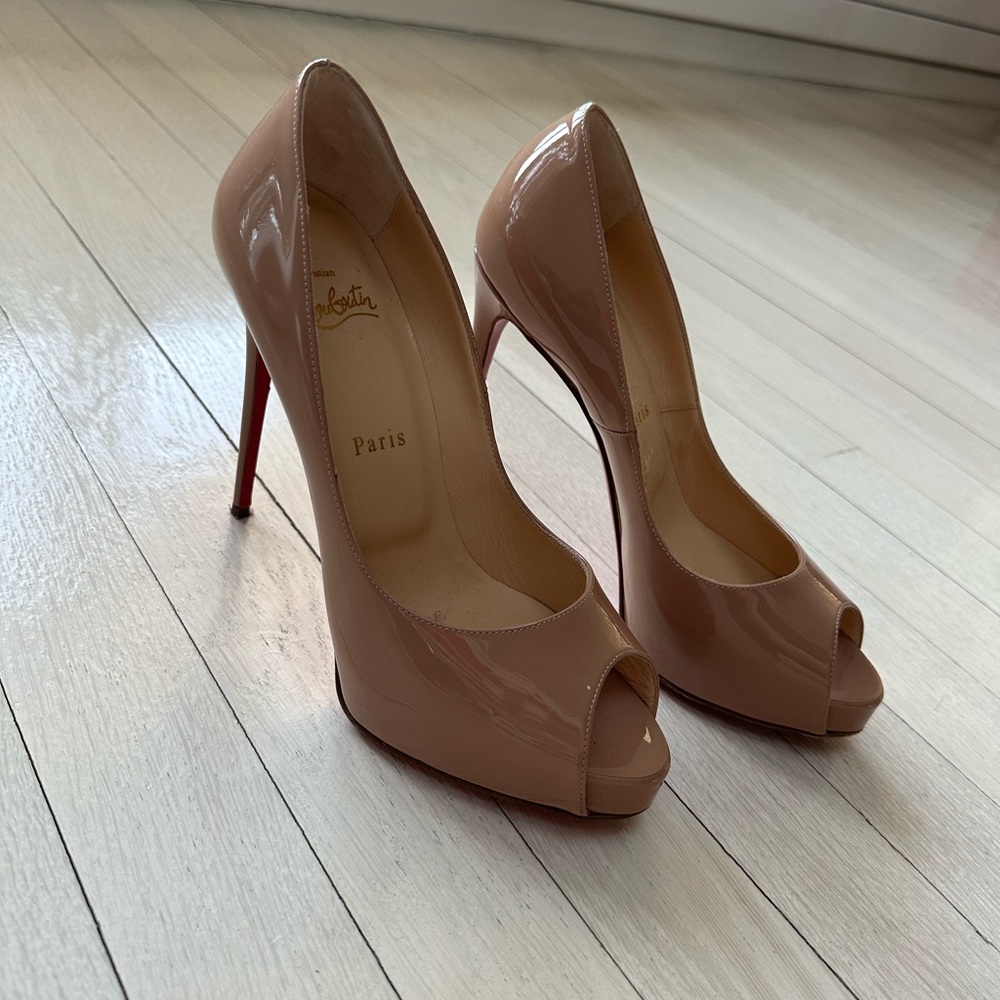 Christian Louboutin New Very Privé 120mm Platform Patent Leather Pump 37.5 Beige